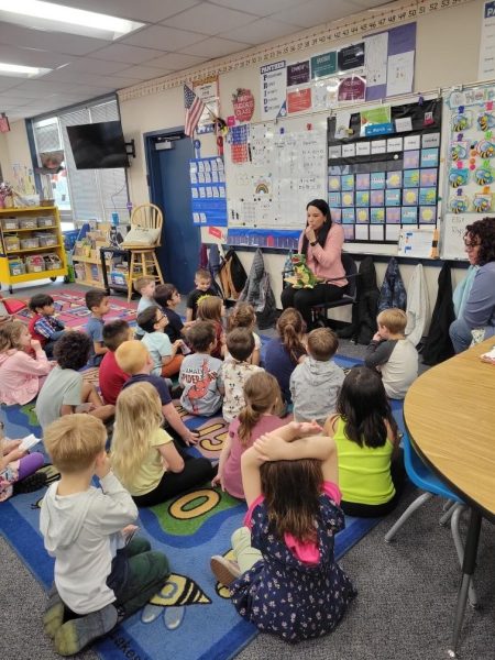 Ms. Chandra and David the Dancing Dinosaur visit a Kindergarten Class